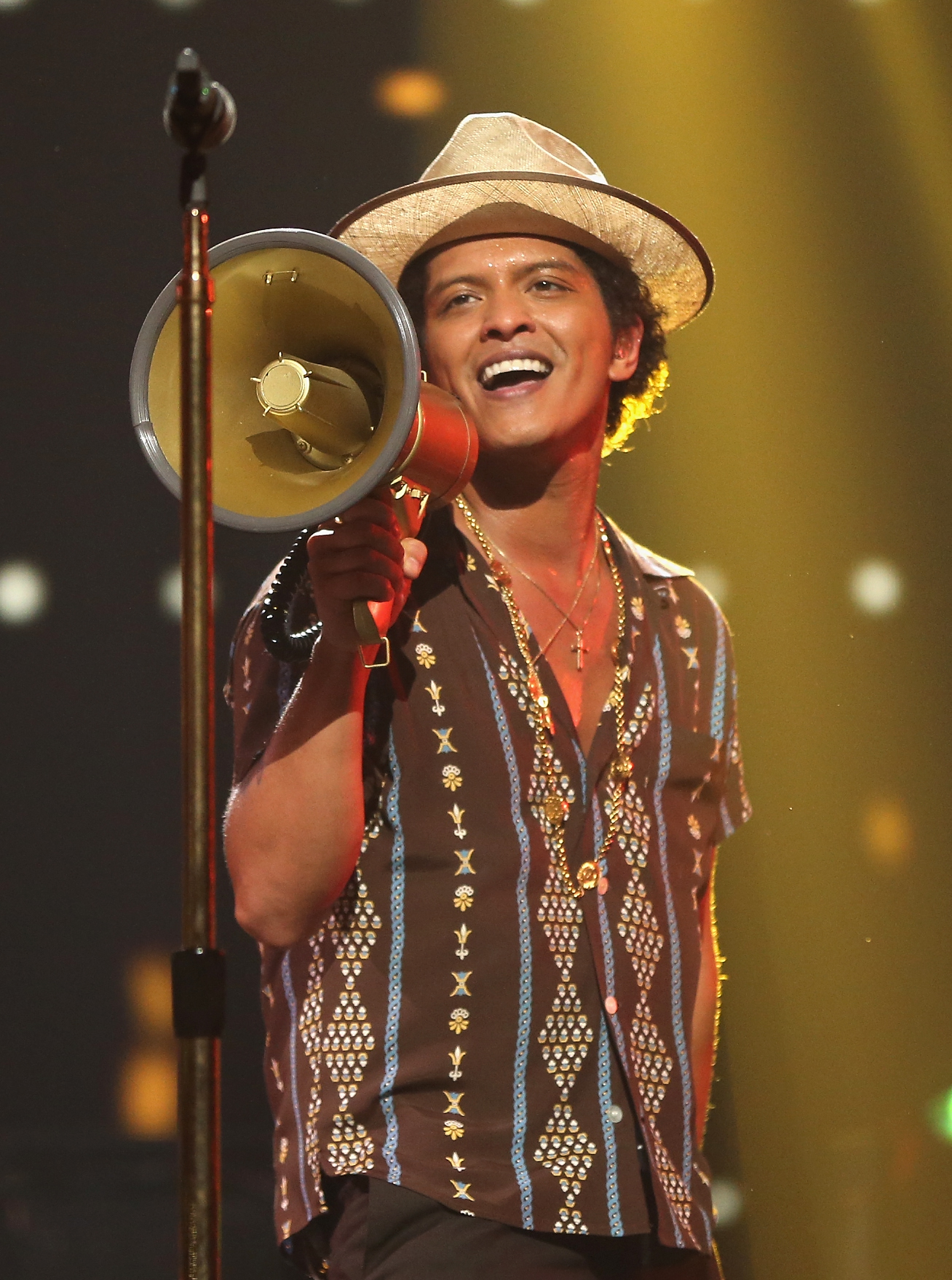 LAS VEGAS, NV - SEPTEMBER 21:  Recording artist Bruno Mars performs onstage during the iHeartRadio Music Festival at the MGM Grand Garden Arena on September 21, 2013 in Las Vegas, Nevada.  (Photo by Christopher Polk/Getty Images for Clear Channel)