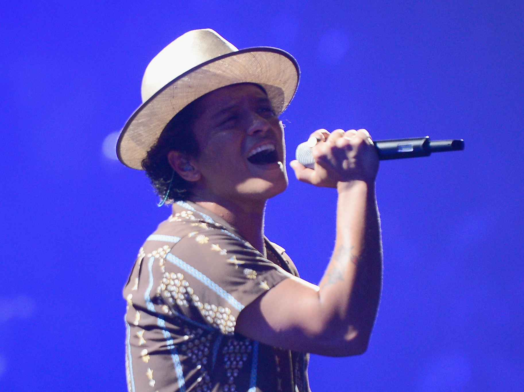 LAS VEGAS, NV - SEPTEMBER 21:  Recording artist Bruno Mars performs onstage during the iHeartRadio Music Festival at the MGM Grand Garden Arena on September 21, 2013 in Las Vegas, Nevada.  (Photo by Mark Davis/Getty Images for Clear Channel)