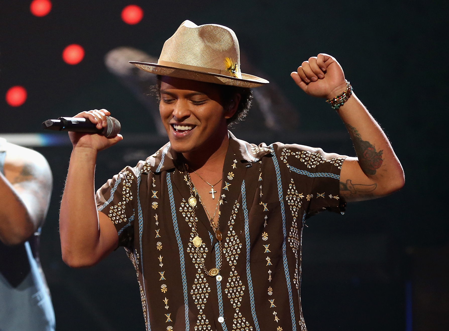 LAS VEGAS, NV - SEPTEMBER 21:  Recording artist Bruno Mars performs onstage during the iHeartRadio Music Festival at the MGM Grand Garden Arena on September 21, 2013 in Las Vegas, Nevada.  (Photo by Christopher Polk/Getty Images for Clear Channel)