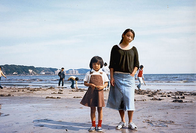 Chino Otsuka colocou a si mesma em fotos de sua infância

