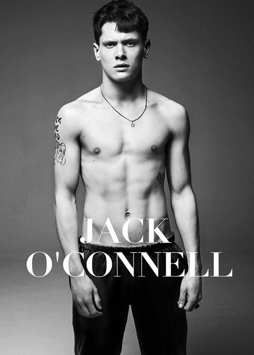 Jack O'Connell, um cara rebelde de Derby, na Inglaterra