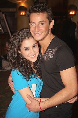 Ariana Grande com seu irmão, o dançarino Frankie Grande, em 2008