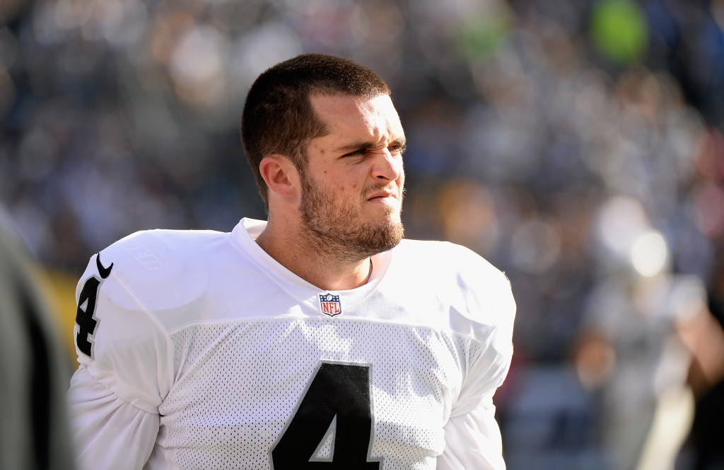 A estreia de Carr, porém, não tem sido a esperada, com uma temporada muito ruim do Raiders