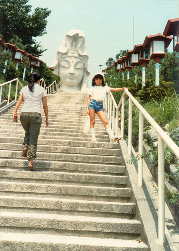 Chino Otsuka colocou a si mesma em fotos de sua infância