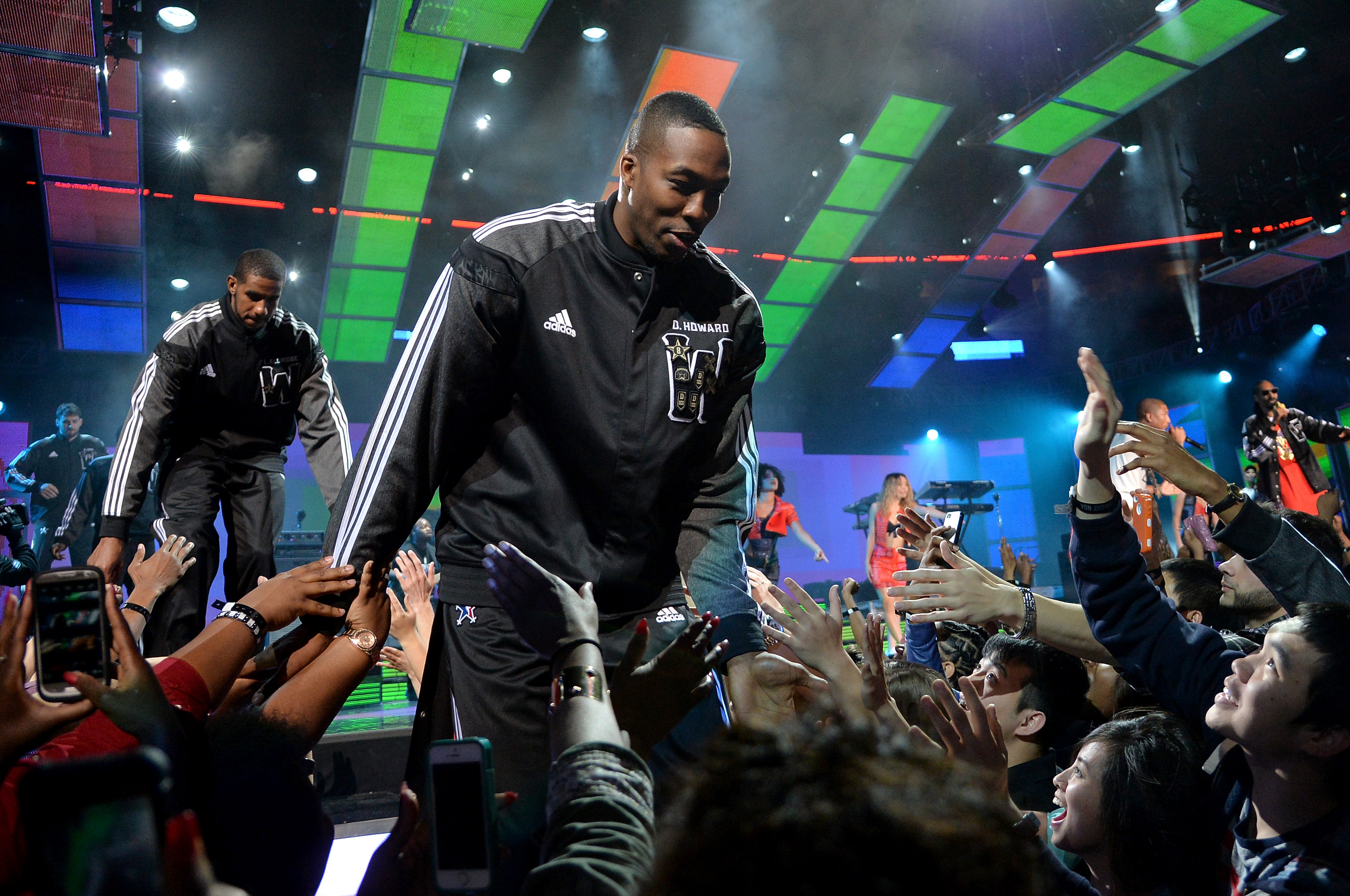 Dwight Howard, astro do Houston Rockets, brilha dentro e fora das quadras