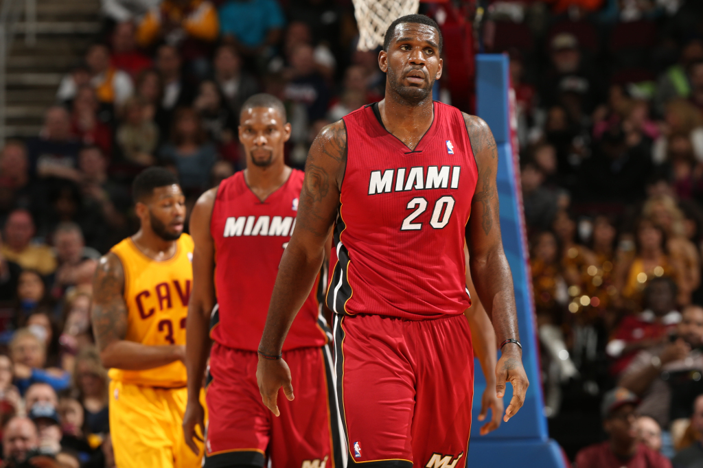 Outro pivô do Miami Heat, Greg Oden é conhecido por sofrer com muitas lesões. Fora das quadras nas últimas temporadas, o atleta tirou uma foto íntima que também vazou na internet e suas fãs foram ao delírio.