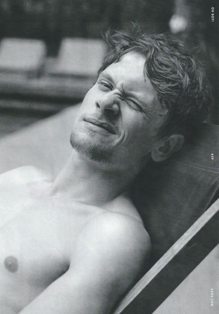 Jack O'Connell fazendo o char-mo-so!