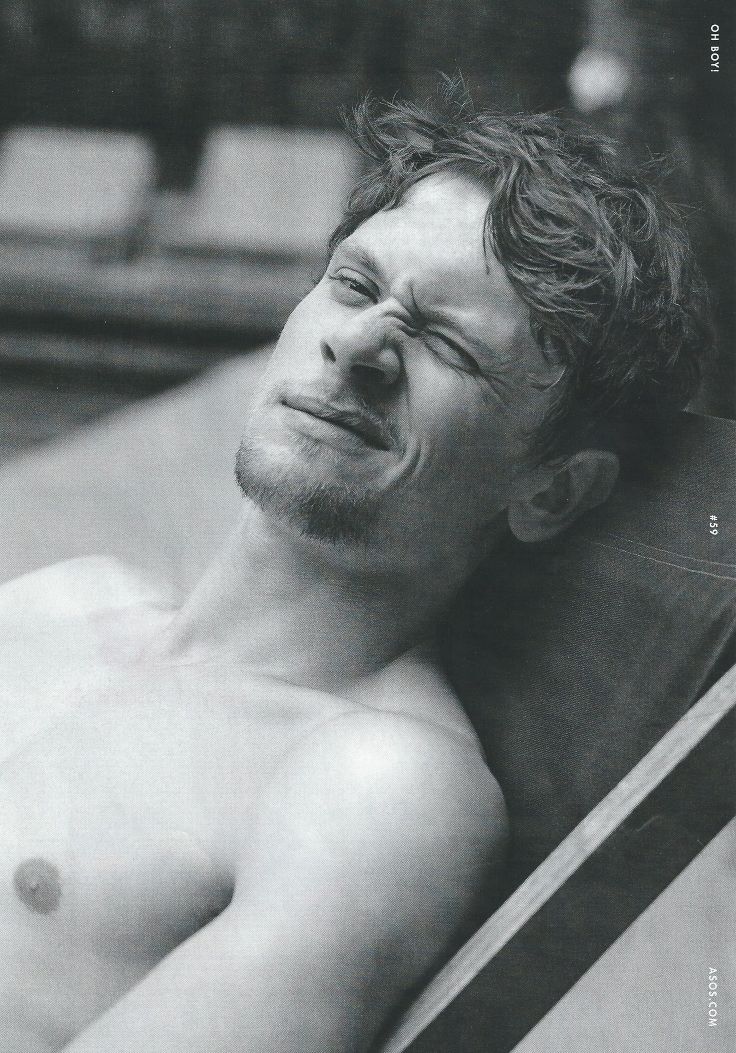 Jack O'Connell fazendo o char-mo-so!