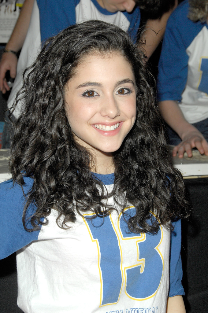 Ariana Grande no começo da carreira, em 2008, quando fez o musical 