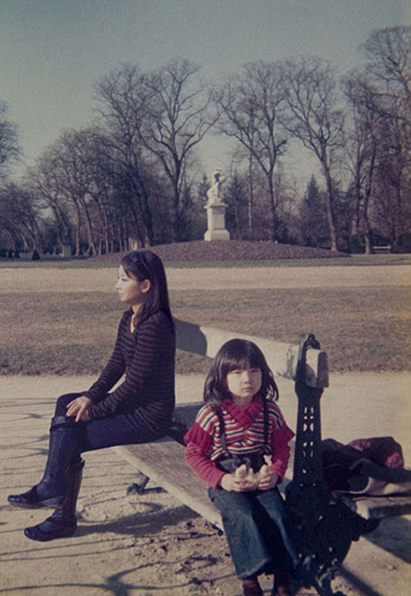 Chino Otsuka colocou a si mesma em fotos de sua infância