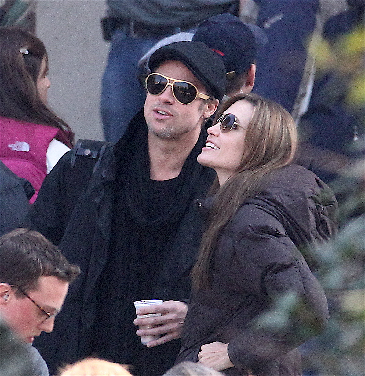 Uma foto do casal junto vale muito pois os dois raramente são fotogrfados juntos.Max clicou vários momentos de Angelina e Brad desde o início do relacionamento.