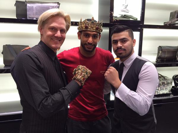 Amir Khan vai enfrentar o americano Devon Alexander, em Las Vegas, com um calção de ouro