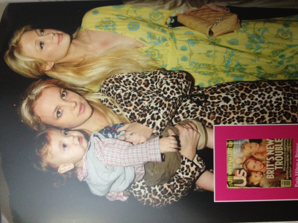 Britney Spears e Paris Hilton na época causadora. Foto do Max que rendeu capa.