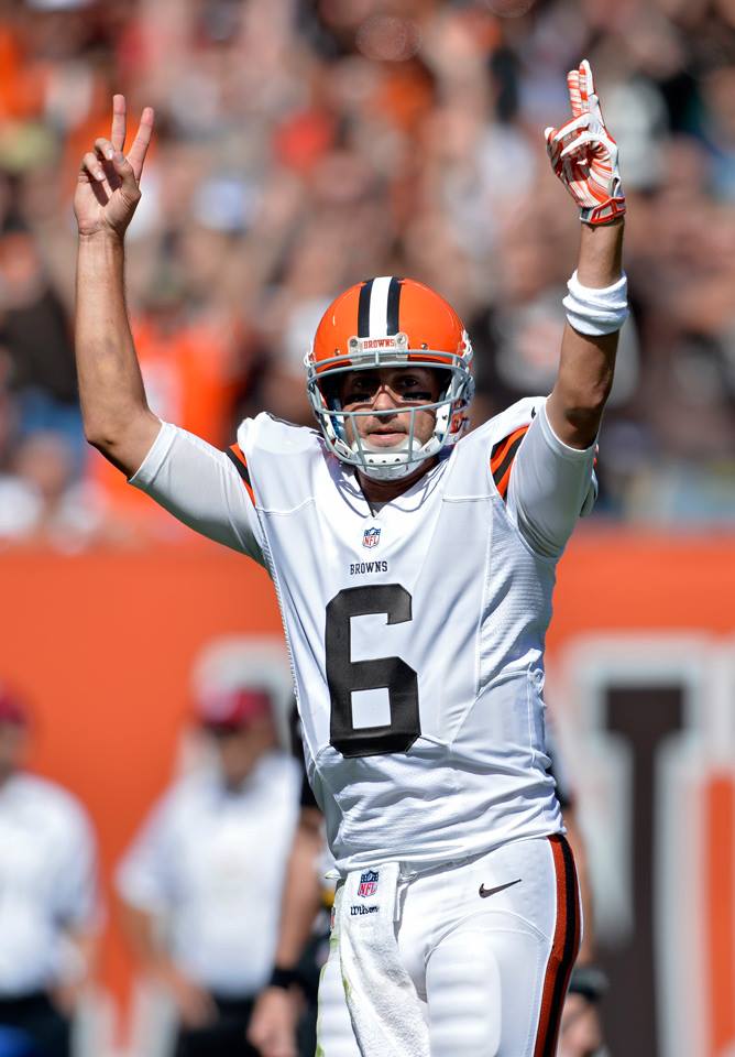 Hoyer está precisando lidar com a pressão da torcida que prefere o jovem e promissor Johnny Manziel