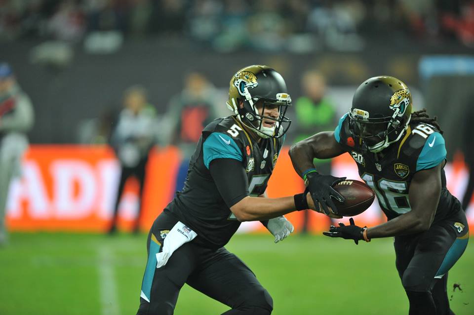 Henne recebeu muitos prêmios no futebol americano universitário antes de entrar na NFL