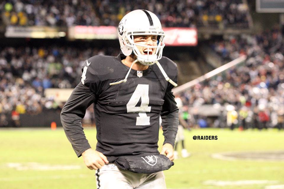 Derek Carr está em sua primeira temporada na NFL e atua pelo Oakland Raiders