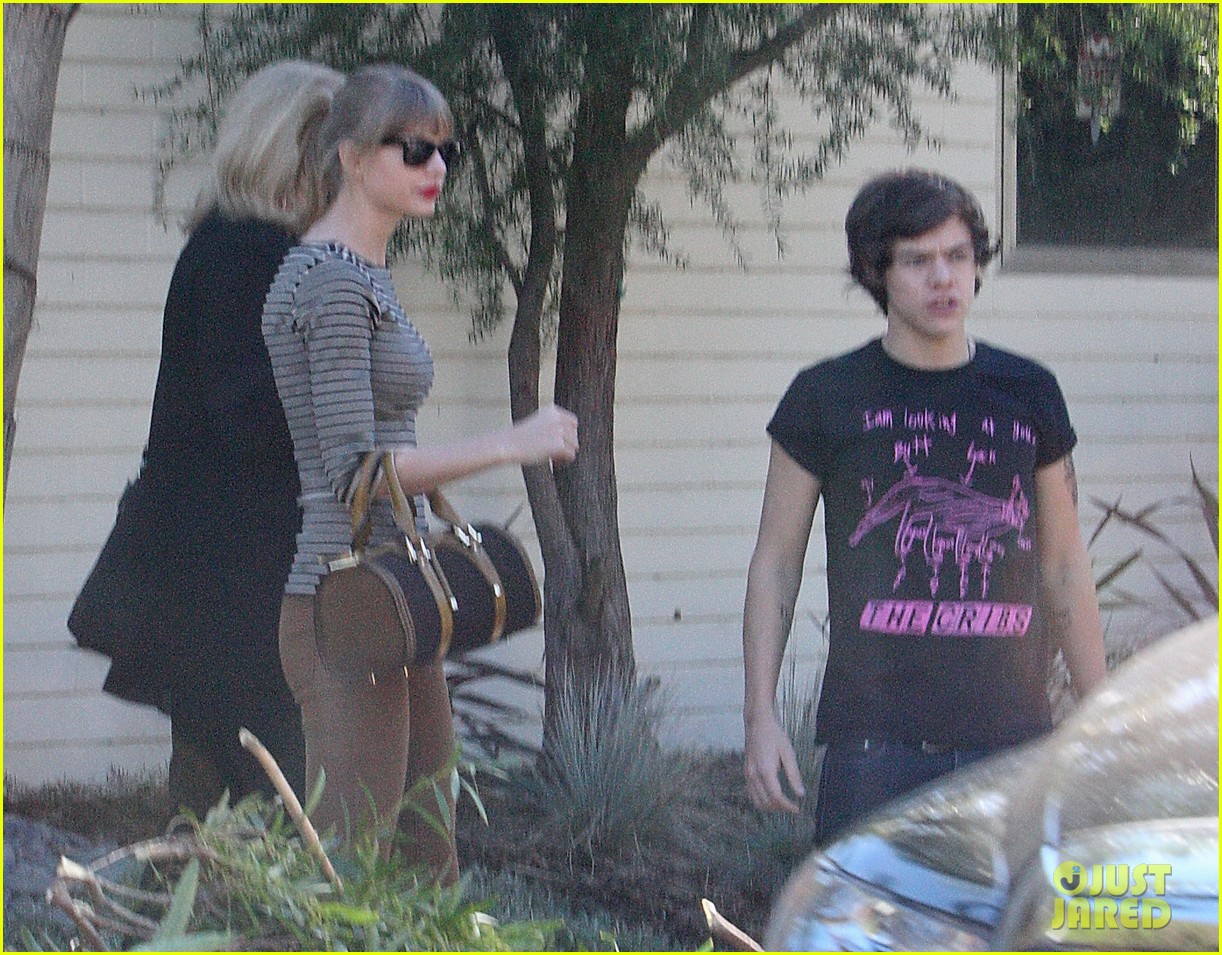 December 19, 2012: Harry Styles sleeps over Taylor Swifts home in Los Angeles, California today. Credit: Karl Larsen/INFPhoto.com Ref: infusla-52-98-221-222|sp|