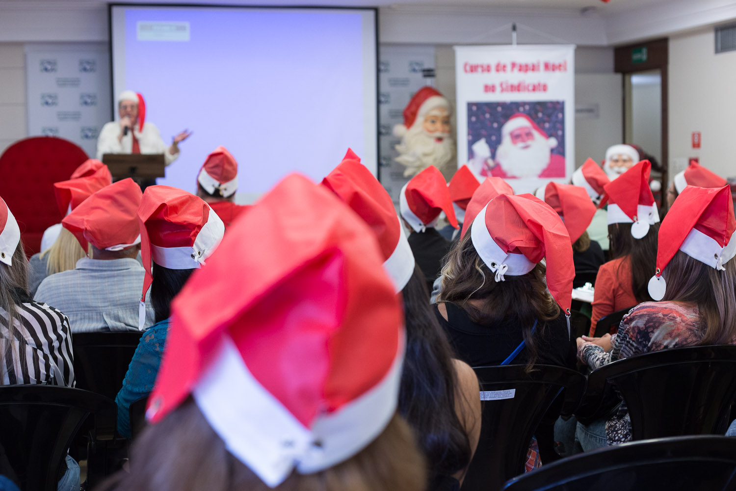 Interessados em trabalhos de Papai Noel, Mamãe Noel ou Noelete participaram do curso