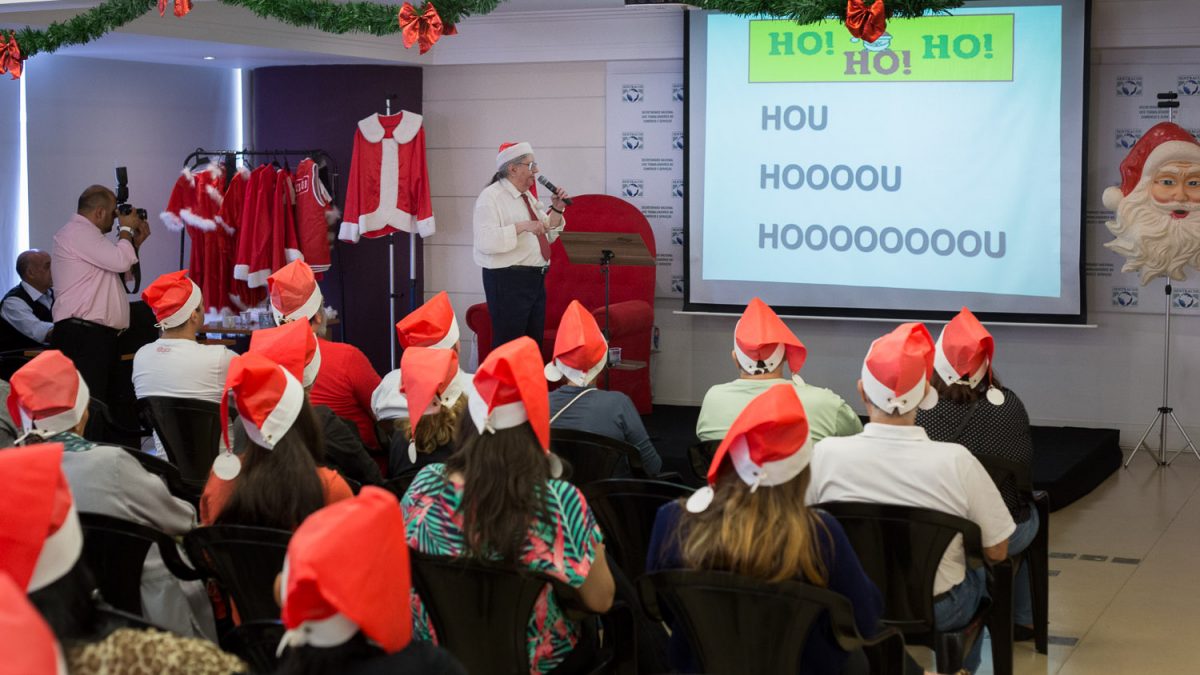 Papai Noel mais experiente do Brasil ensina, em curso, diferentes jeitos de  falar 'hohoho'; saca só – Vírgula