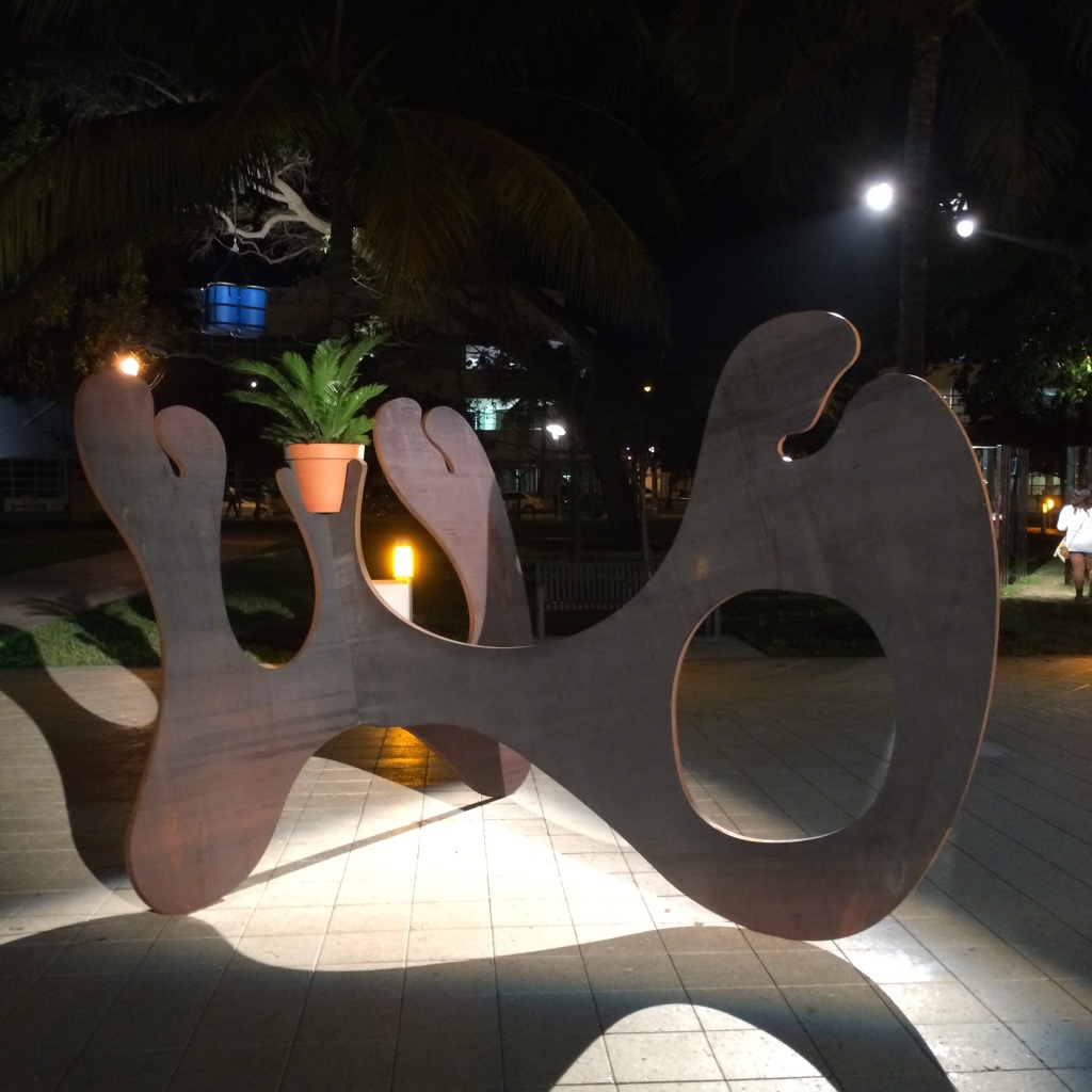 Obra de Ryan Gander,no Collins Park, aberta durante a Miami Art Basel