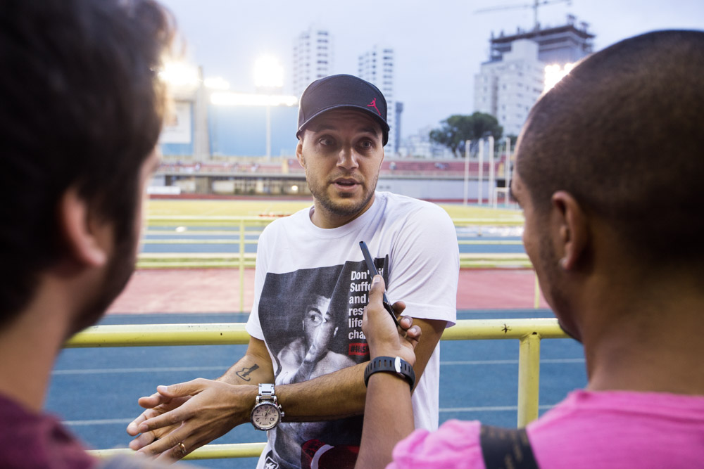 Marcelinho, da Turma do Pagode, foi o responsável por organizar a pelada