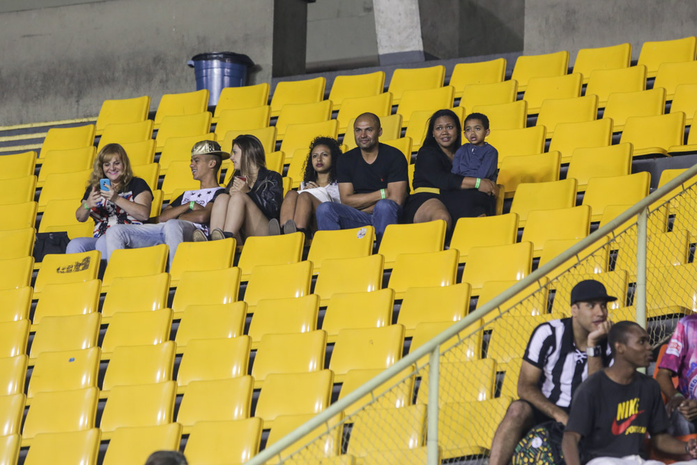 O intuito, porém, não era fazer um grande jogo de futebol, e sim arrecadar alimento para caridade.