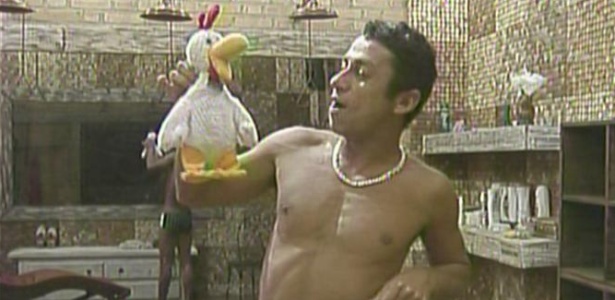 MC Leozinho sumiu do mapa após A Fazenda. Voltou em 2015, no Mais Você de Ana Maria Braga na Globo, participando do quadro SuperChef Celebridades