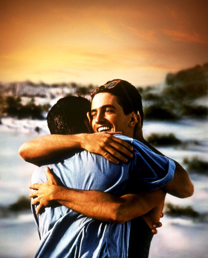Este foi o primeiro filme a abordar a aids. A trama conta a história de um grupo de amigos lidando com o surgimento da doença, que é retratada como 