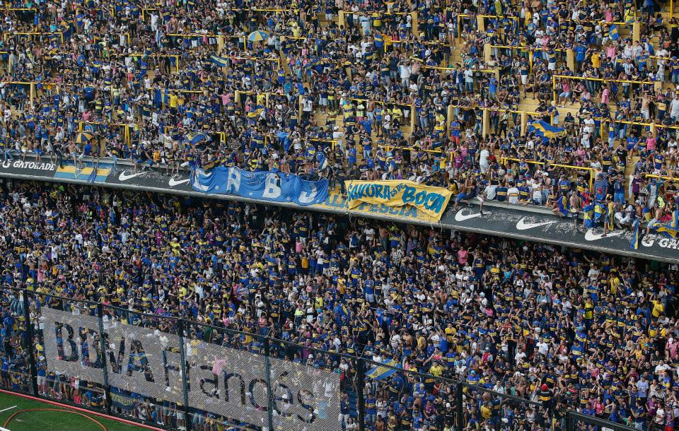 Não era dia de jogo: os hinchas do Boca só queriam declarar amor ao seu time