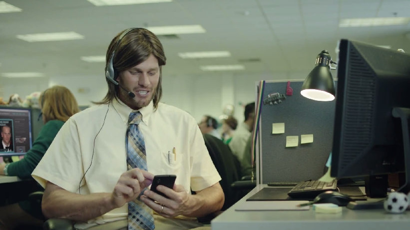 Tom Brady vira operador de telemarketing em comercial