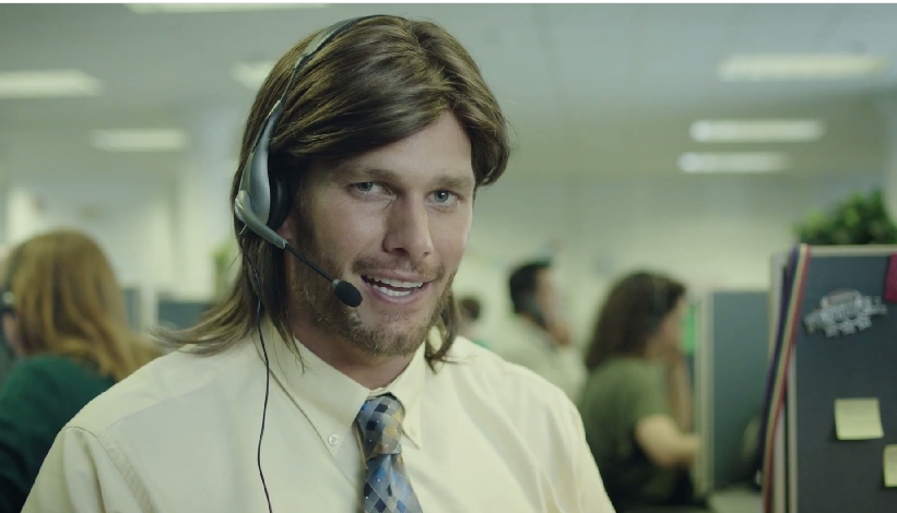 Tom Brady vira operador de telemarketing em comercial