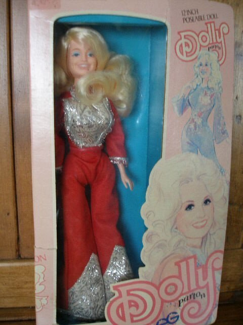 Muitos famosos tem sua versão boneco como Dolly Parton