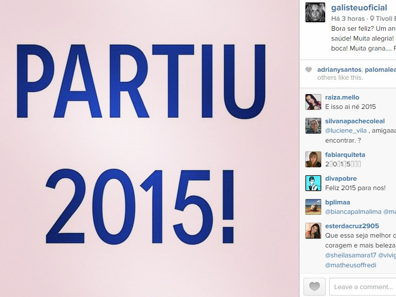 “Bora ser feliz? Um ano lindo com muito amor! Muita saúde! Muita alegria! Muitas realizações! Muito beijo na boca! Muita grana.... Paz e Boas risadas…” (Adriane Galisteu)
