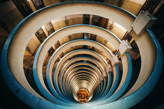 O fotógrafo australiano Peter Stewart  retrata prédios em Hong Kong