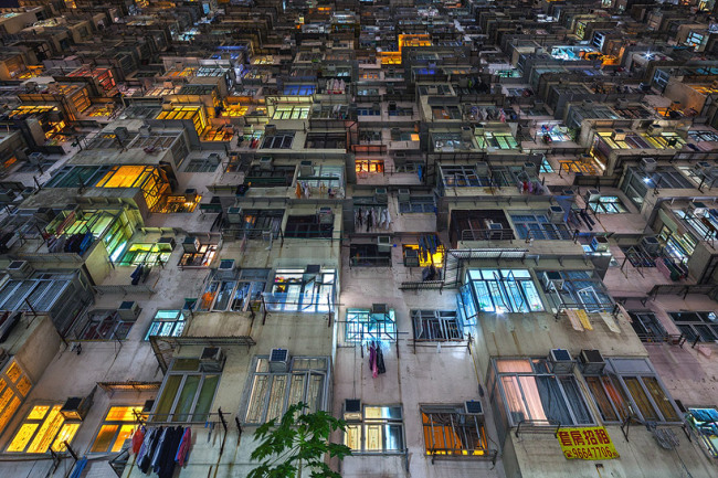 O fotógrafo australiano Peter Stewart  retrata prédios em Hong Kong