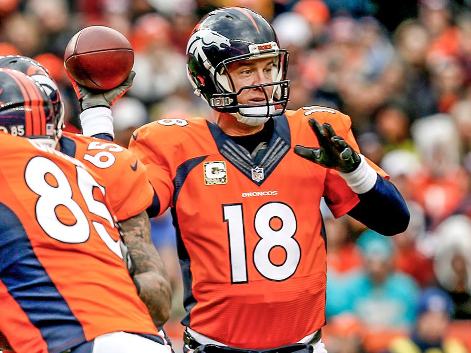 Um das lendas da NFL, o quarterback Peyton Manning é disparado o maior 
lançador da liga em número de touchdowns