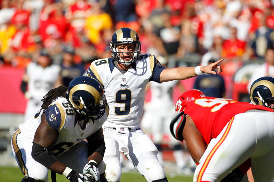 Sam Bradford foi a primeira escolha do Draft em 2010 e joga no St. Louis Rams