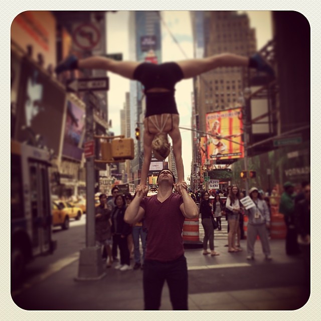 Na Times Square, chamando mais atenção do que o cowboy de sunga que fica por ali.