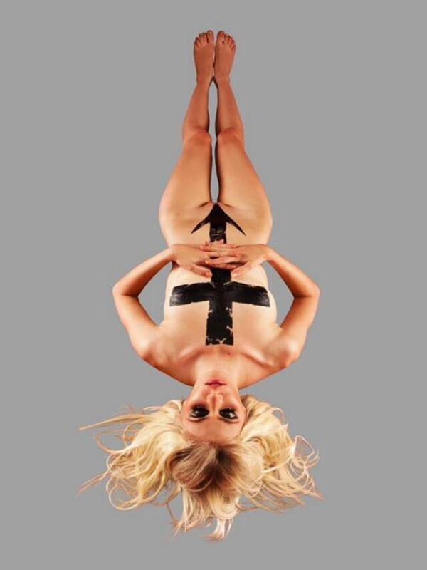 Taylor Momsen em arte conceitual.