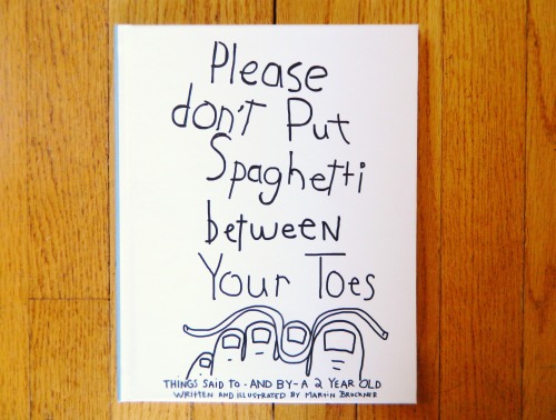 O livro Please Don't Put Spaghetti between Your Toes (por favor, não coloque espaguete entre seus dedos do pé)