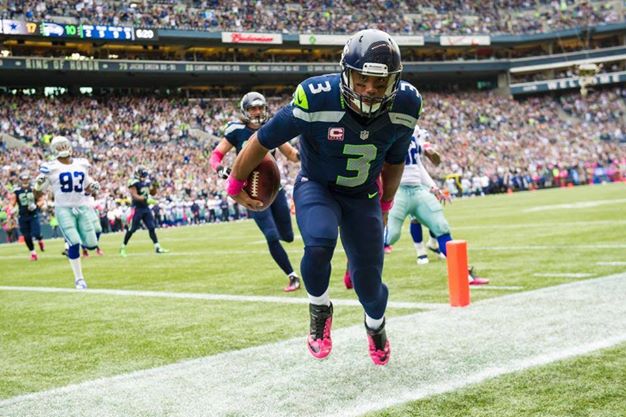 Herói do Seattle Seahawks na conquista inédita do último Super Bowl, Russell Wilson é famoso pelo seu talento e por suas ações sociais