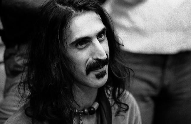 Bigode grosso foi moda nos anos 1970 entre astros do rock como Frank Zappa 