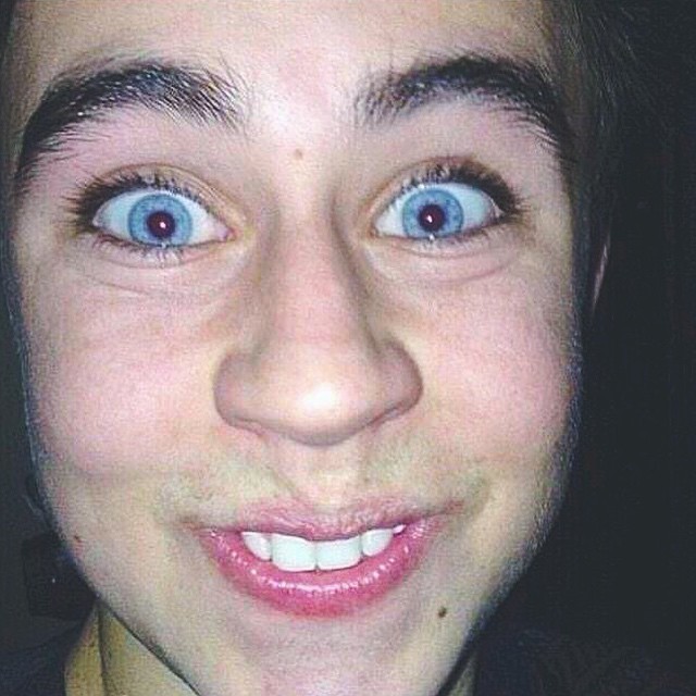 Nash Grier fez seu selfie feio e desafiou Shawn Mendes, e os viners Andrew Bachelor e Cameron Dallas