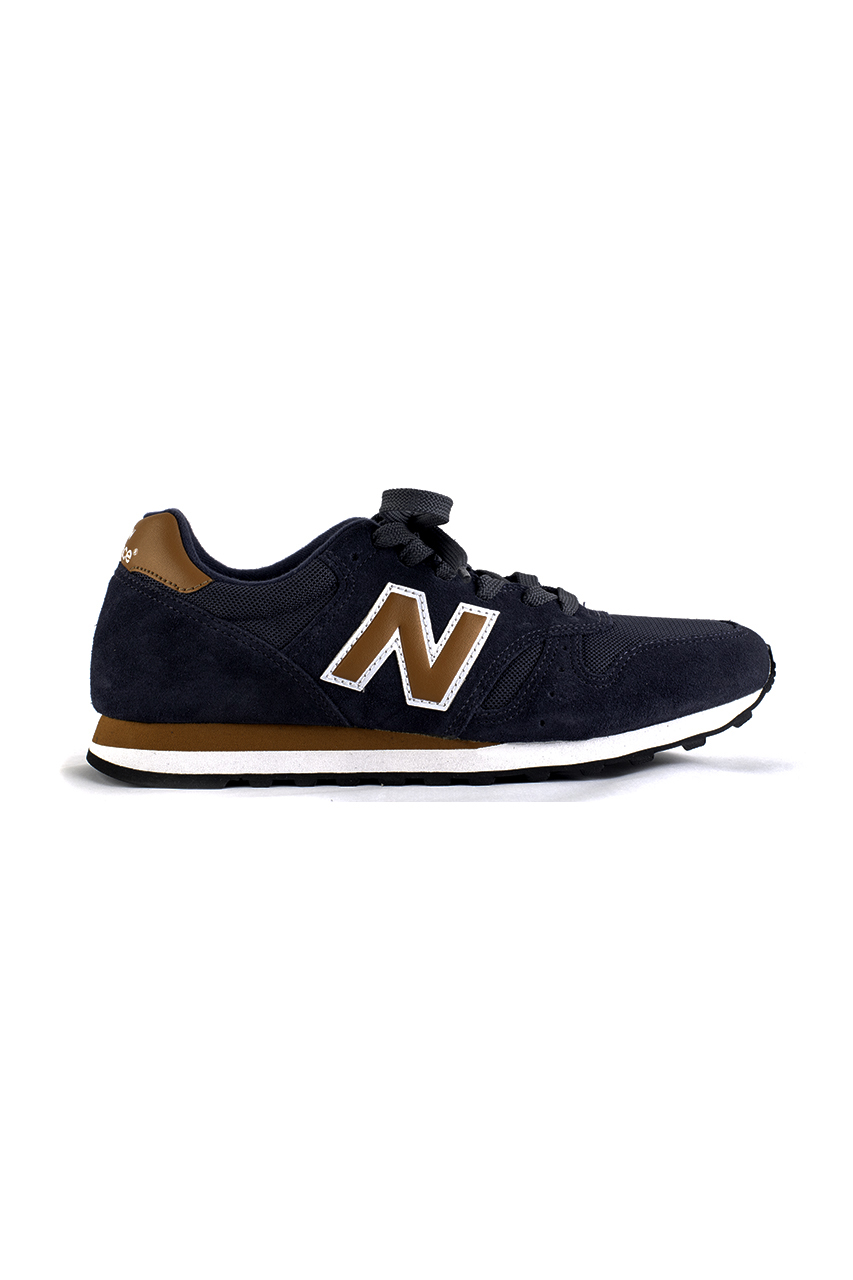 Tênis New Balance; R$ 249, na Reserva (www.usereserva.com). Preço pesquisado em janeiro de 2015, sujeito a modificações