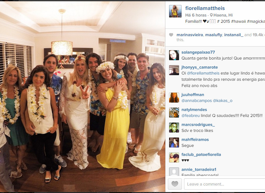 Fiorella Mattheis foi com a família e Alexandre Pato para o Havaí