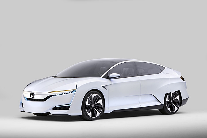 Carros-conceito fazem parte dos salões de automóveis do mundo, e a Honda apresentou o FCV Concept, que mostra os avanços da marca japonesa a respeito de combustível a partir de células de hidrogênio. Atualmente, existem apenas 13 postos de abastecimento de hidrogênio em operação em os EUA, de acordo com o Departamento de Energia dos EUA. A marca japonesa anunciou o investimento 13,8 milhões dólares para expandir estações de reabastecimento de hidrogénio na Califórnia