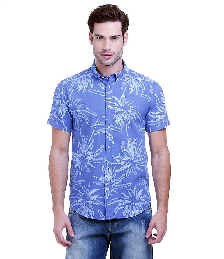  Camisa com estampas de coqueiros; R$ 79,90, na Renner (www.lojasrenner.com.br). Preço pesquisado em janeiro 2015, sujeito a modificações