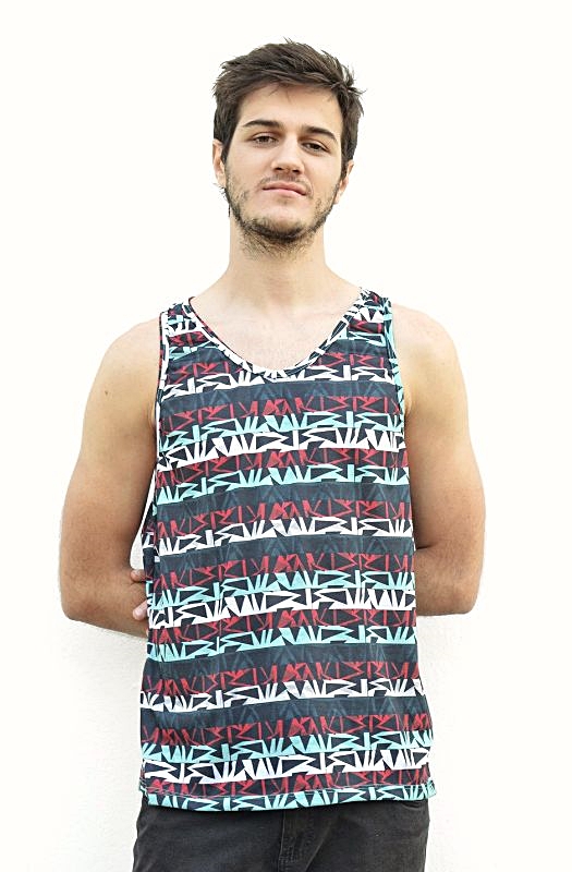 Regata com estampa tribal; R$ 65, na Haas (www.haasyoungwear.com). Preço pesquisado em janeiro de 2015, sujeito a modificações
