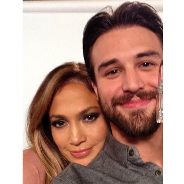 Será que Ryan Guzman é tão obsessivo por J Lo quanto seu personagem? Então, vale lembrar que o bofe tem 27 anos, este é o seu primeiro filme relevante e ele deve estar deslumbrado com a fama né...