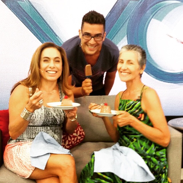Quem não tem praia vai de picolé, não é mesmo André Marques? Com Cissa Guimarães e Cássia Kis Magro